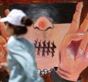 Ramala, Palestina: Mural de grafity que conmemora el Día de los Prisioneros Palestinos.