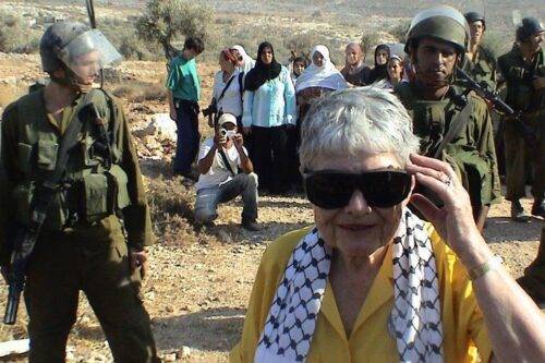 El activismo de Hedy la llevó al pueblo de Bil´in en 2004, 2005 y 2007.