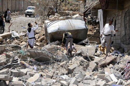 Un edifico destruido tras un bombardeo saudí en Saná, la capital de Yemen.