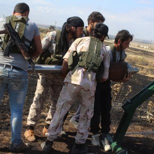 20160506_Syrian-Rebels-load-up-rocket-launchers-and-fire-against-regime-forces-in-aleppo-9