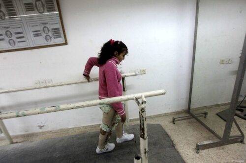 Dina Abu Sitta, de 16 años, perdió su pierna en la ciudad de Gaza.