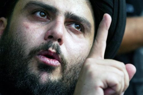 En una rueda de prensa en la ciudad de Najaf, a unos 160 kilómetros al sur de Bagdad, Al-Sadr expresó su rechazo a lo que describió como “un sistema político que no toma en cuenta la voluntad popular”.