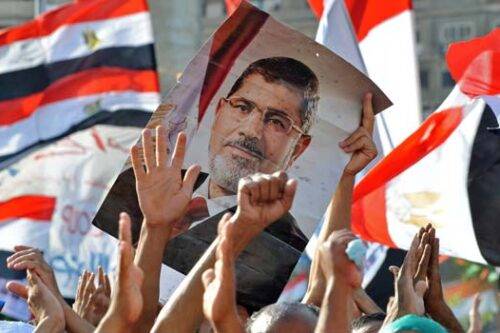 Mohamed Mursi, primer presidente democráticamente elegido de Egipto, fue desplazado por un golpe militar tras una serie de protestas contra su gobierno.