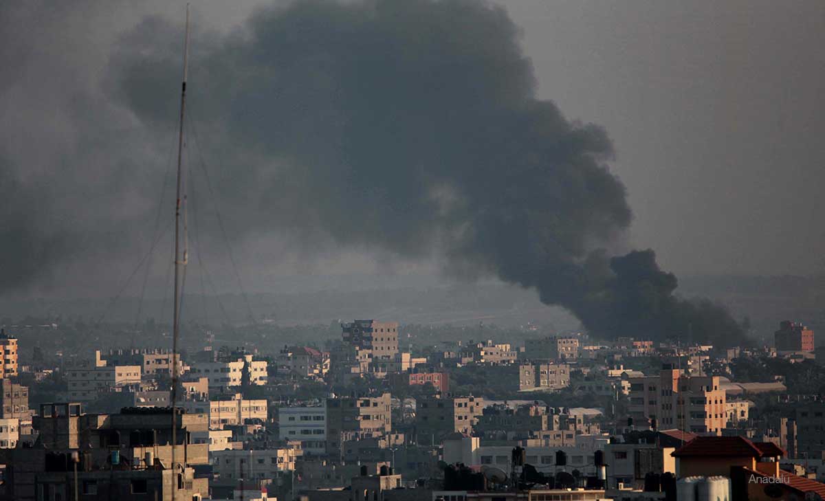 Nubes de humo en el barrio de Shujaya tras un ataque a la Franja de Gaza.