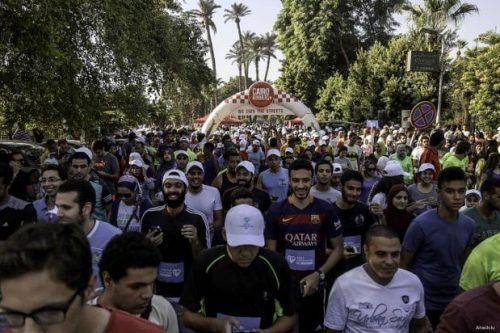 EL CAIRO, EGIPTO: Una carrera por la Humanidad. Los participantes toman las calles en el Día Mundial de la Asistencia Humanitaria.