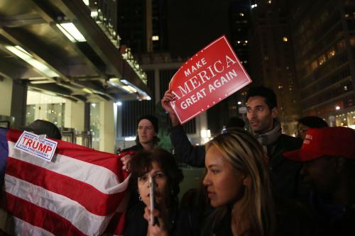 Partidarios del presidente electo Donald Trump del Partido Republicano en Nueva York, EE.UU. el 9 de noviembre de 2016 [Mohammed Elshamy / Agencia Anadolu]