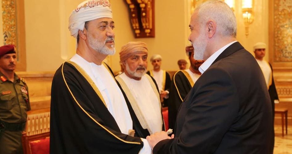 El jefe de la oficina política del Movimiento de Resistencia Islámica "Hamas" Ismail Haniyeh llegó esta mañana, el domingo, a la capital omaní, Muscat, para expresar sus condolencias por la muerte del sultán Qaboos.