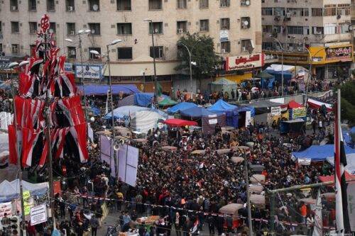 BAGDAD, IRAK - 10 DE ENERO: Los iraquíes continúan participando en protestas antigubernamentales en la Plaza Tahrir en Bagdad, Iraq el 10 de enero de 2020. Las protestas antigubernamentales estallaron el 1 de octubre de 2019 en Irak, después de una semana de descanso, Las protestas se intensificaron el 25 de octubre y continuaron sin interrupción durante 100 días. (Murtadha Sudani - Agencia Anadolu)