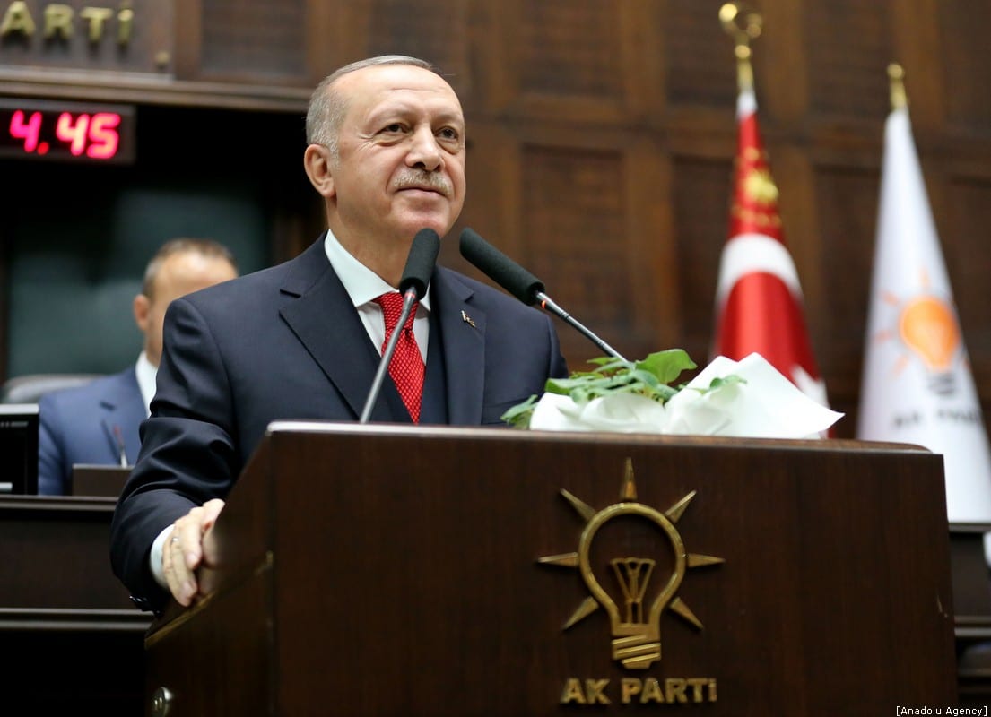 ANKARA, TURQUÍA - 14 DE ENERO: El presidente turco y líder del Partido Justicia y Desarrollo (AK), Recep Tayyip Erdogan, pronuncia un discurso durante la reunión del grupo del partido en la Gran Asamblea Nacional Turca en Ankara, Turquía, el 14 de enero de 2020. (Arda Küçükkaya - Anadolu Agencia)
