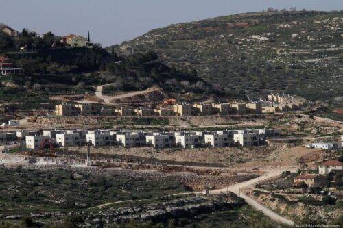 Asentamientos judíos cerca de Naplusa, en Cisjordania ocupada por Israel, el 10 de febrero de 2015 [Nedal Eshtayah / Apaimages]