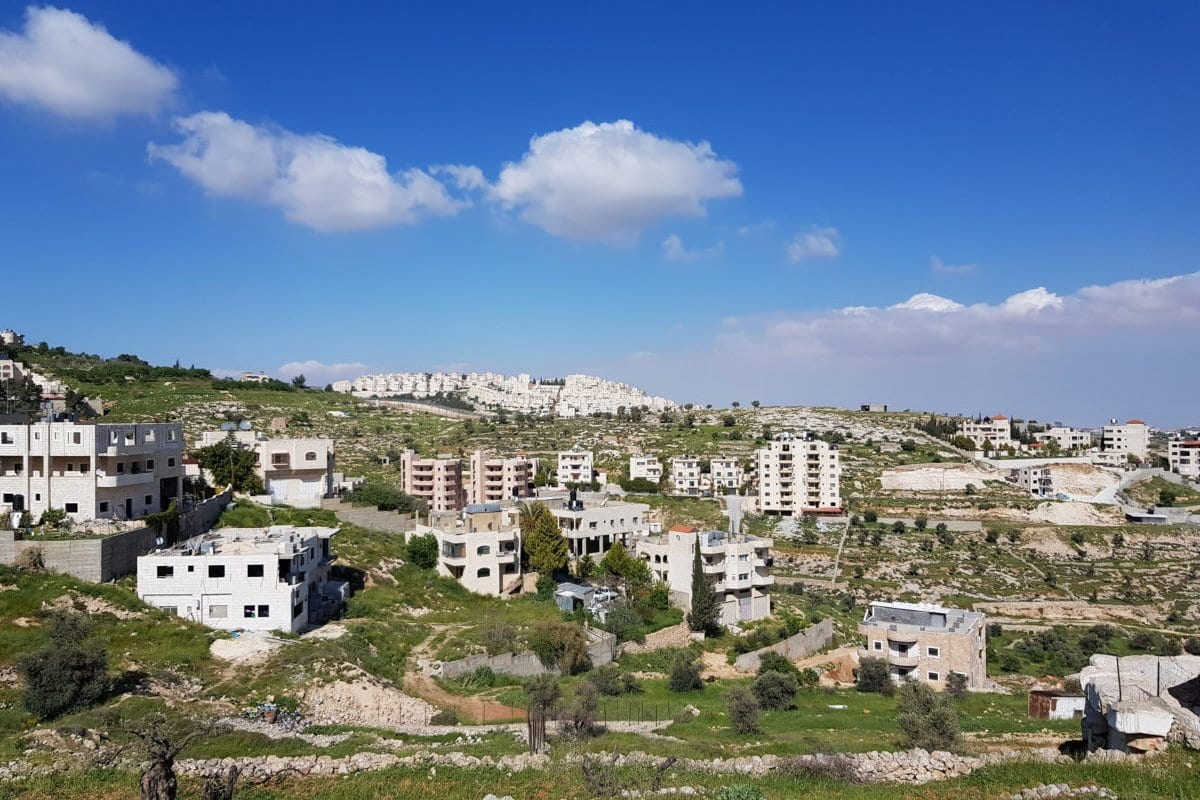 Belén, y en el fondo, el asentamiento israelí Har Homa