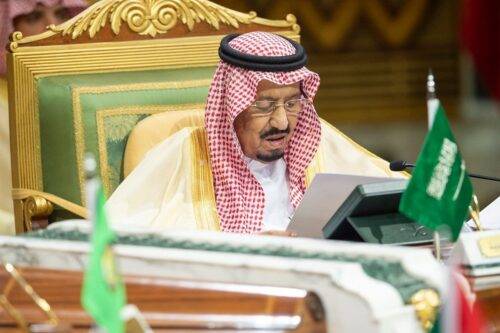 El rey de Arabia Saudita, Salman bin Abdulaziz Al Saud, pronuncia un discurso durante la 39ª Cumbre del Consejo de Cooperación del Golfo (CCG) en Riad, Arabia Saudita, el 09 de diciembre de 2018. [Bandar Algaloud / Consejo del Reino de Arabia Saudita / Folleto / Agencia Anadolu]