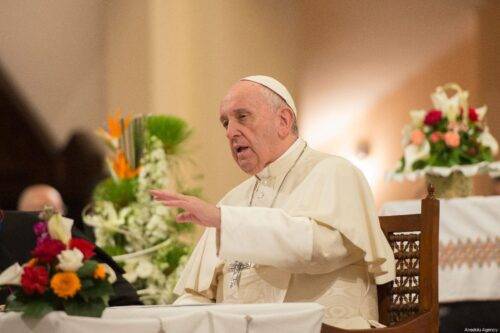 El Papa Francisco hace un discurso durante su visita a la Catedral de San Pedro en Rabat, Marruecos, el 31 de marzo de 2019 [Agencia Jalal Morchidi / Anadolu]