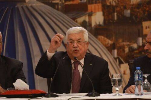El presidente palestino, Mahmoud Abbas, celebra una conferencia de prensa sobre el llamado plan de paz de Trump en Ramallah, Cisjordania, el 28 de enero de 2020 [Issam Rimawi / Agencia Anadolu]