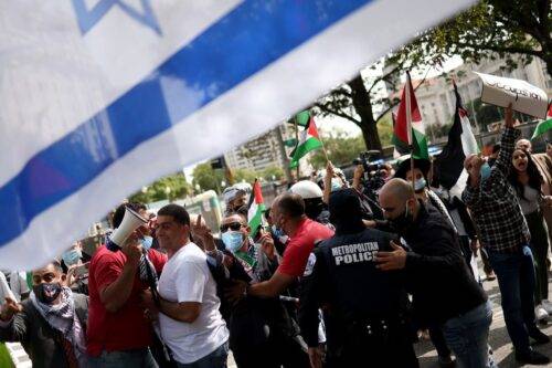 Una protesta contra la firma de los Acuerdos de Abraham que normalizarán las relaciones entre Israel, Bahrein y los Emiratos Árabes Unidos frente a la Casa Blanca, EE.UU. el 15 de septiembre de 2020 [Win McNamee/Getty Images]
