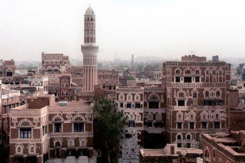 vista general tomada el 27 de julio de 2001 de la ciudad vieja de Sanaa, capital de Yemen [KHALED FAZAA/AFP via Getty Images]