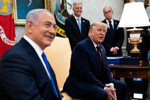 El presidente de los Estados Unidos Donald Trump y el primer ministro de Israel Benjamin Netanyahu (I) en la Casa Blanca en Washington el 15 de septiembre de 2020 [Doug Mills/Pool/Getty Images]