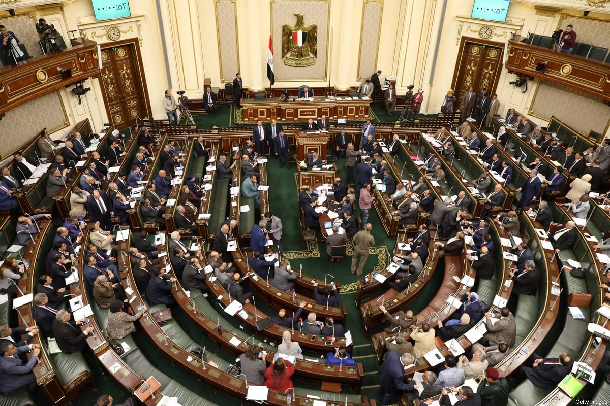 Activistas de derechos humanos denuncian la ampliación de los poderes del ejército en egipto