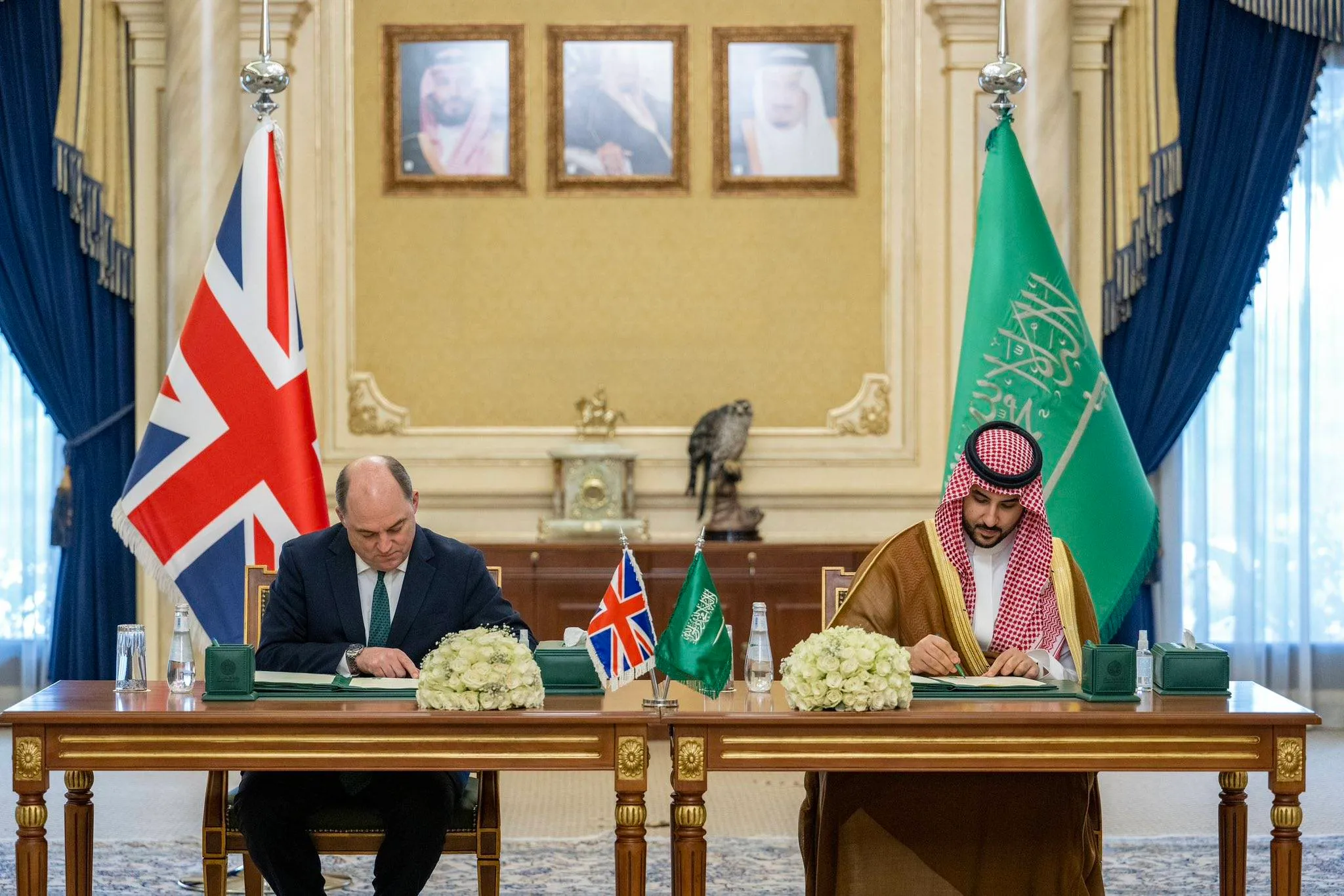 Arabia Saudí Y Reino Unido Firman Un Nuevo Acuerdo De Defensa - Monitor ...